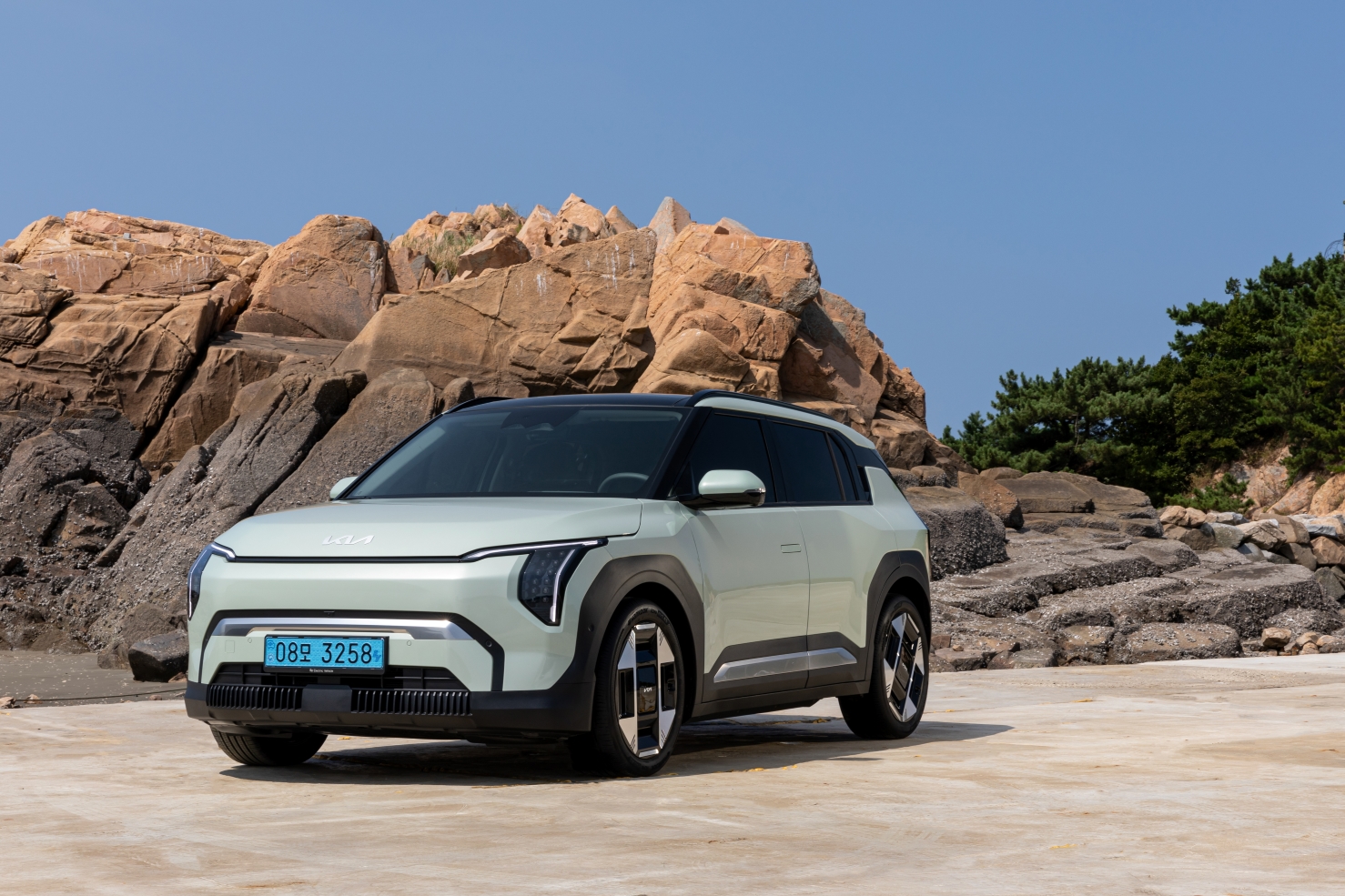 KIA EV3 Wins Compact SUV Category at the 2025 Women's Worldwide Car of the Year Awards